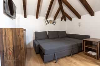 Canapea extensibila din apartament