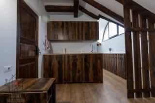 Bucataria complet utilata din apartament
