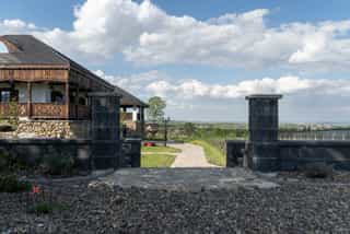 Poza cu intrarea in gradina