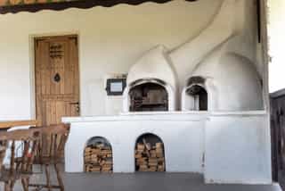 Poza cu gratarul din foisor